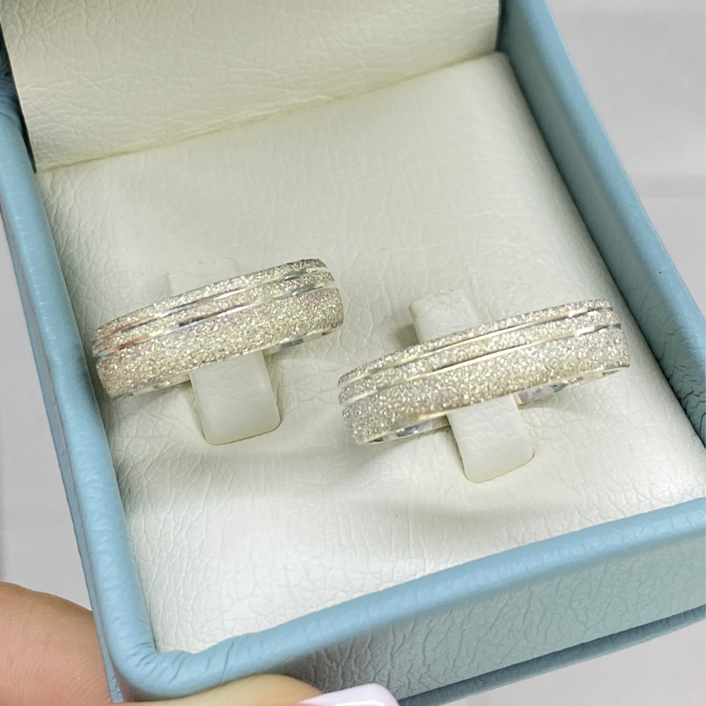 Argollas en Plata Ley 925 diamantada – Grabado y Estuche Incluidos