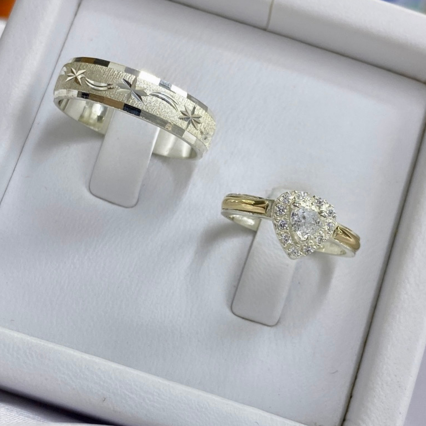 Set de Argolla y Anillo en Plata Ley 925 con Enchape en Oro – Grabado y Estuche Incluidos