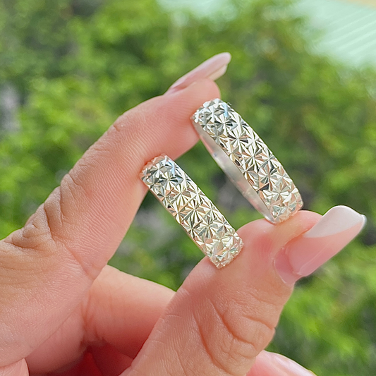 Argollas en Plata Ley 925 diamantada – Grabado y Estuche Incluidos