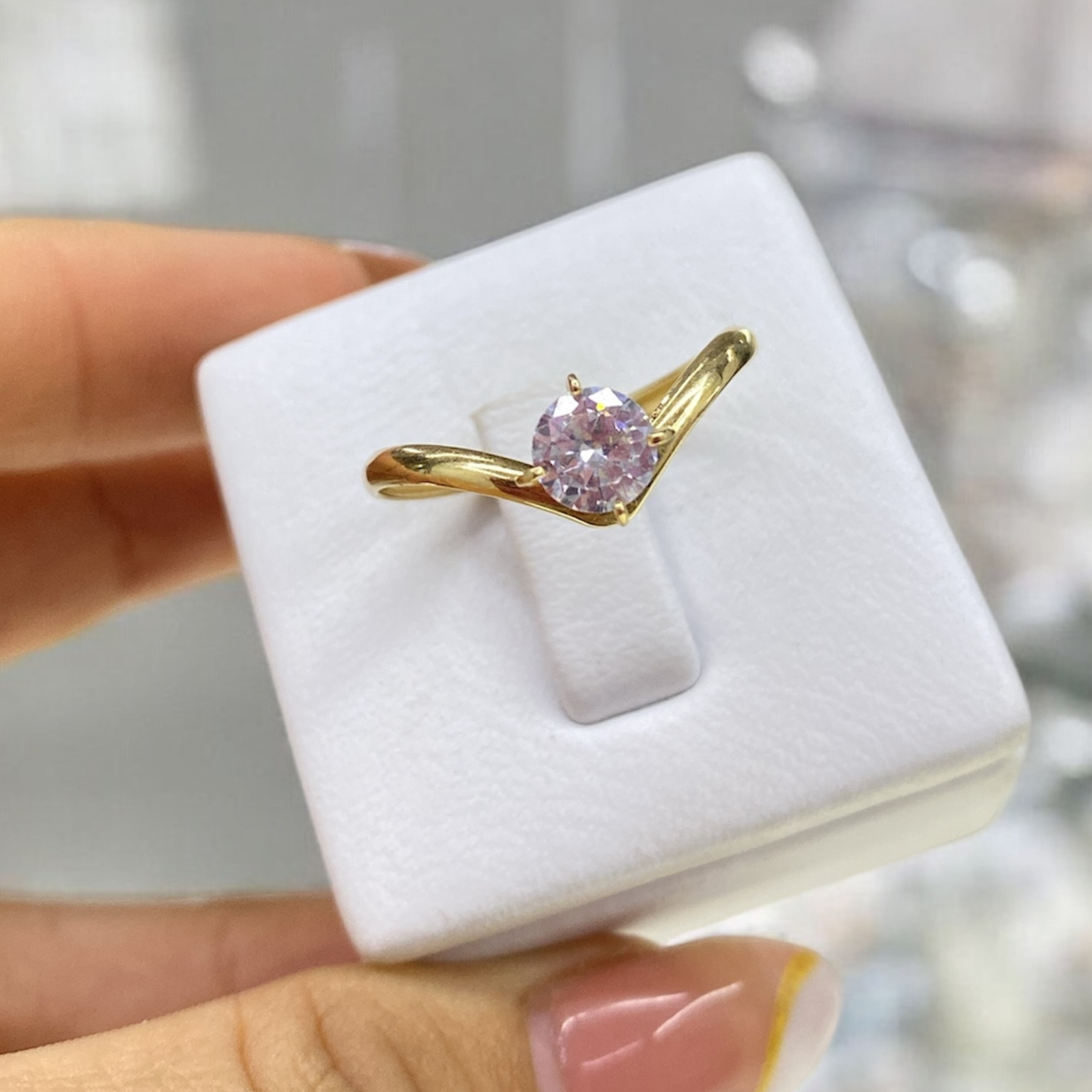 Anillo V Solitario - Oro 18K