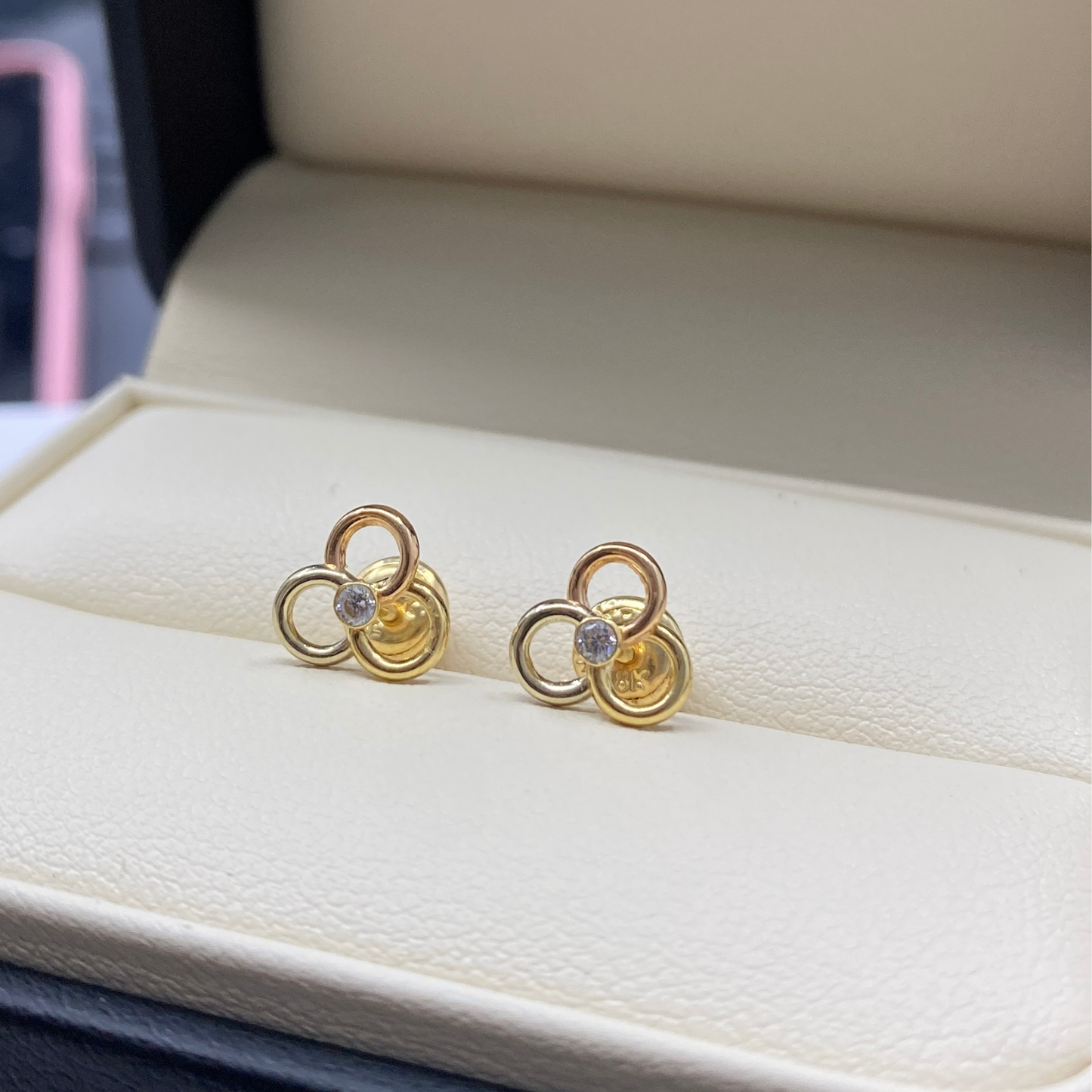 Topos Trébol Tres Oros con Zirconia en Oro 18K / 0,69 gr