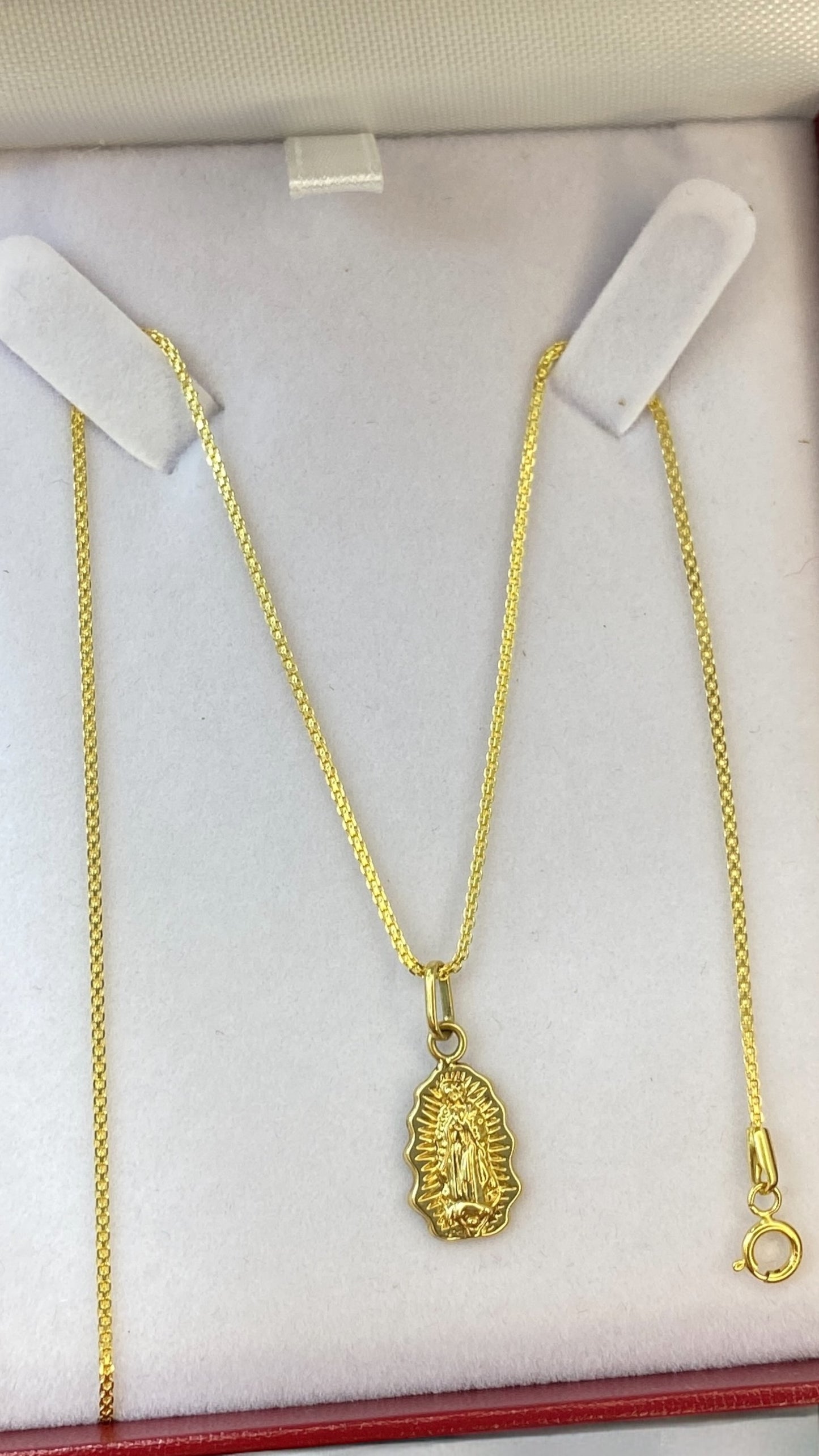 Cadena virgen oro 18k