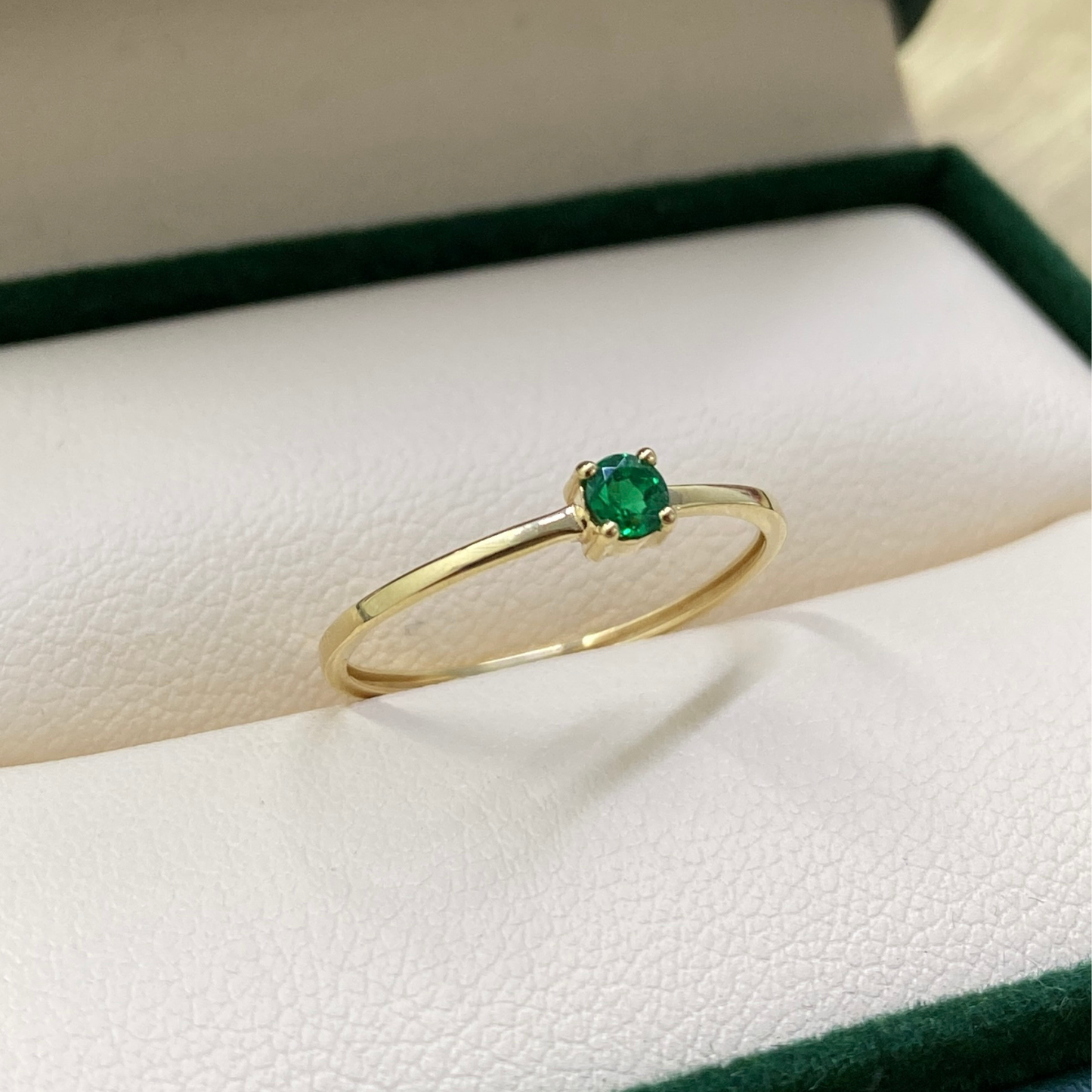 Anillo Oro 18K y Esmeralda