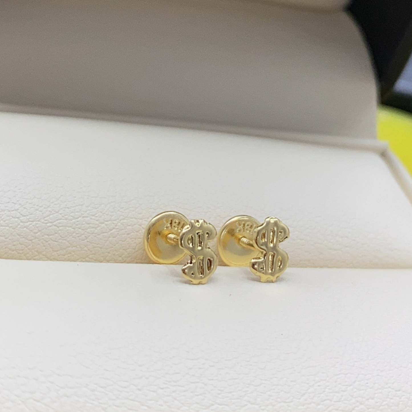 Topos Símbolo de Dólar en Oro 18K / 0,47 gr