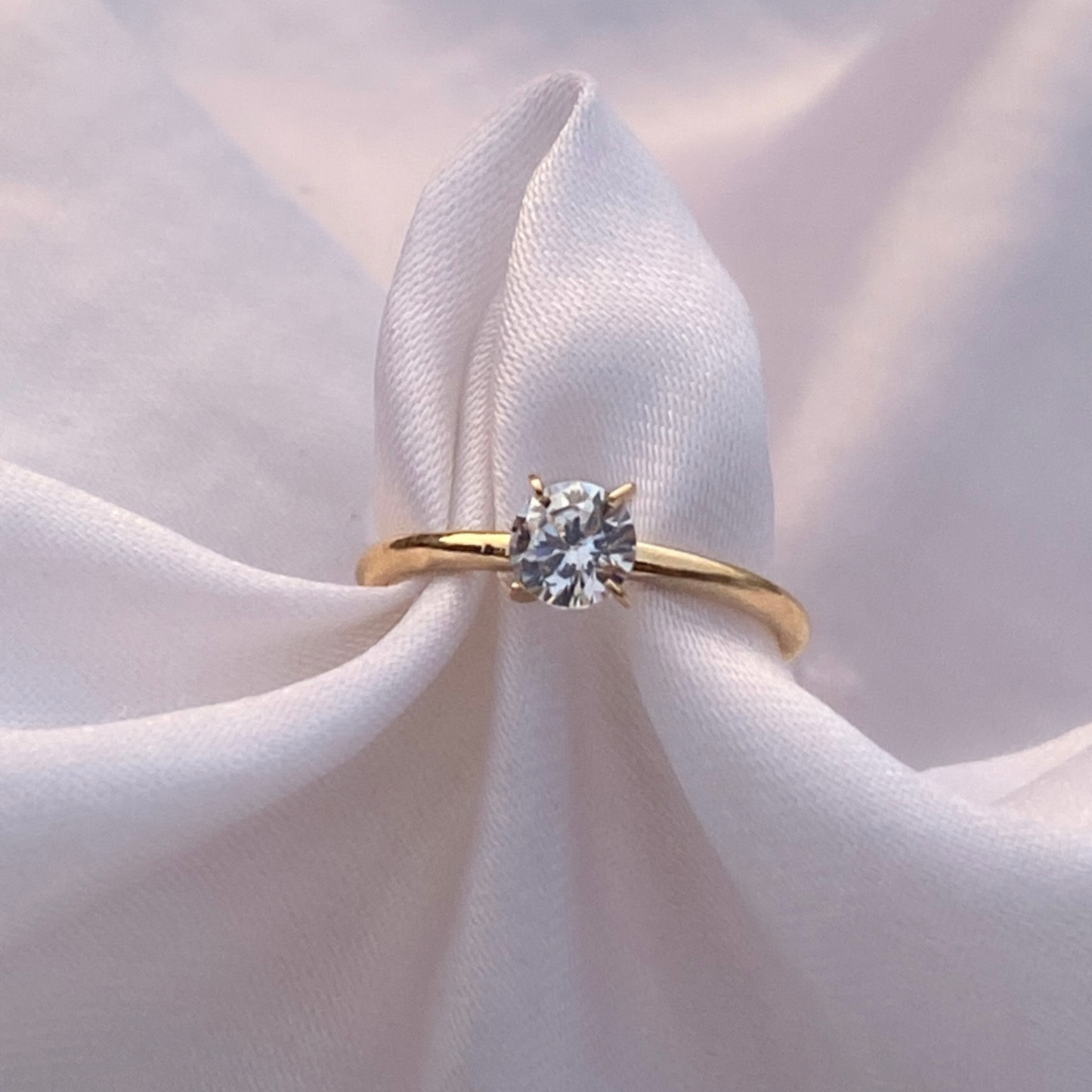Anillo Solitario en Oro 18K