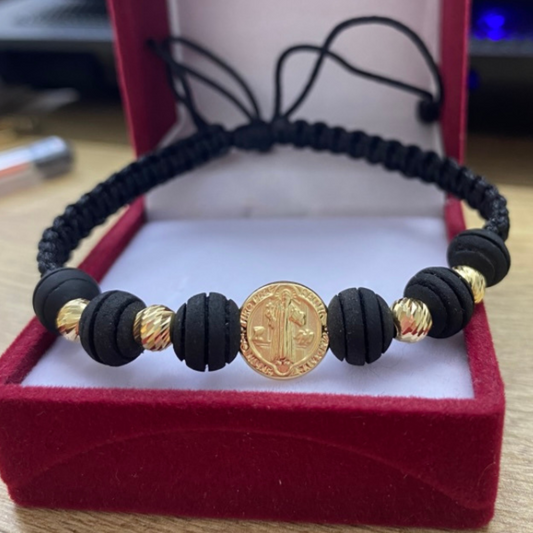 Pulsera San Benito en oro 18K – Protección y estilo