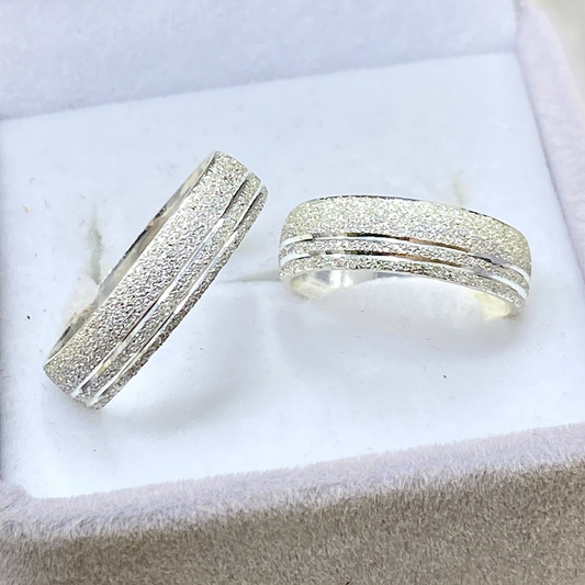Argollas en Plata Ley 925 diamantada – Grabado y Estuche Incluidos