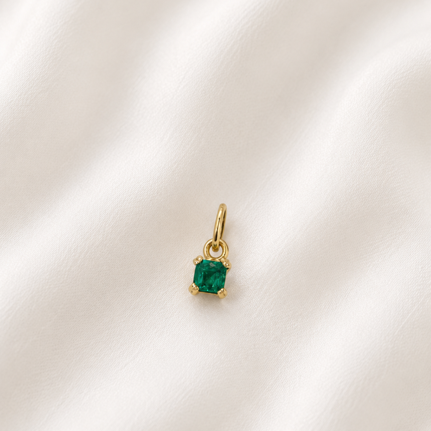 Esmeralda 0.20 CT Cajón Oro 18K 0.55 gr