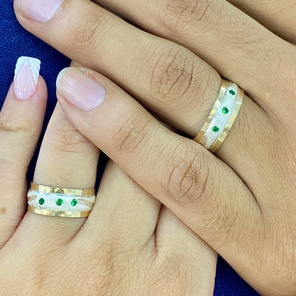 Argollas en Plata Ley 925 con Piedra Verde – Grabado y Estuche Incluidos