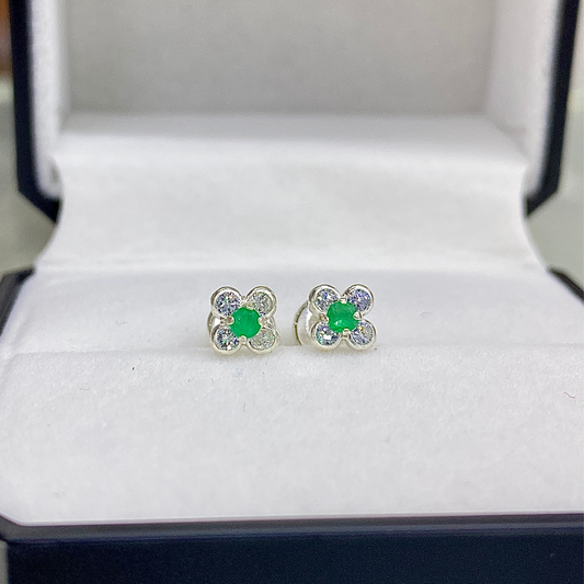 Aretes de Esmeralda en Plata 925 – Diseño Floral Exclusivo