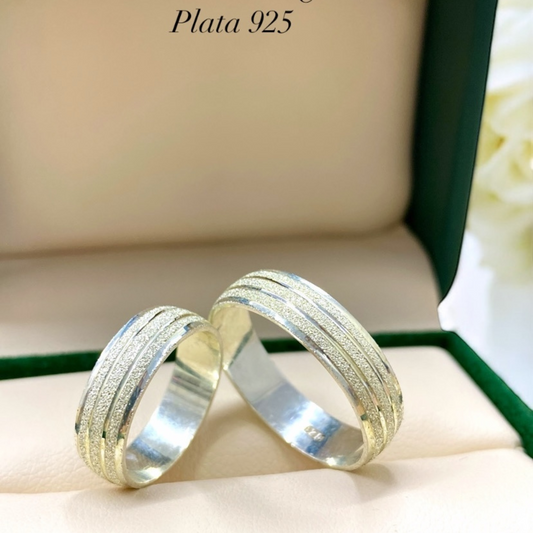 Argollas en Plata Ley 925 diamantada – Grabado y Estuche Incluidos