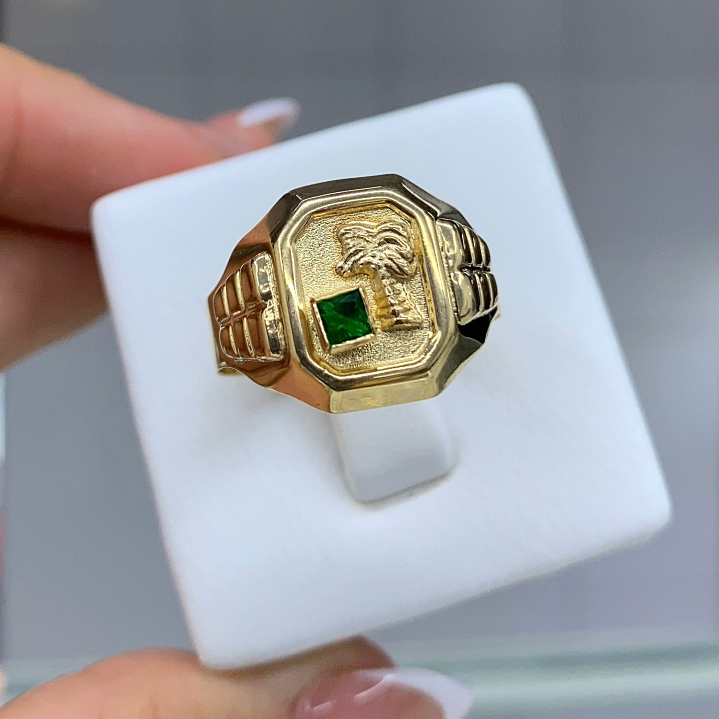 Anillo Palma  Quimbaya / 3,85 gr / Circones Oro 18K