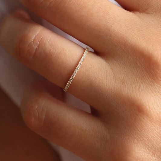 Anillo Delicado Pavé o Churumbela en Oro 18K