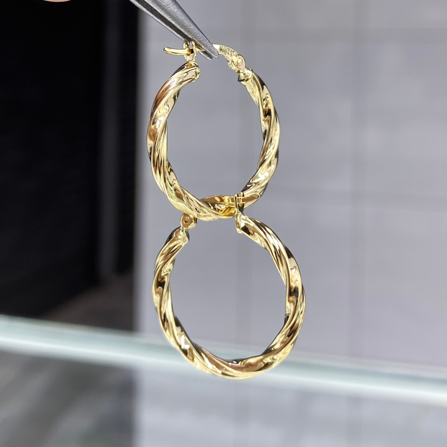 Candongas Doble Aro Entorchado en Oro 18K | Diseño Elegante y Moderno / 1,72 gr